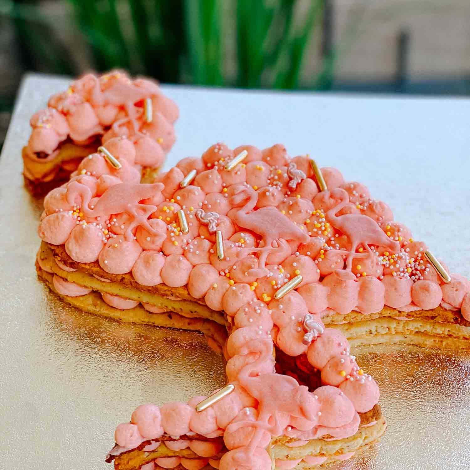 Flamingo-Letter-Cake Flamingo Torte